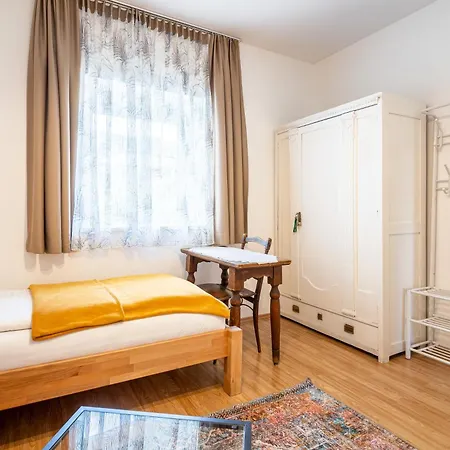 Deluxe - Mutters * Innsbruck